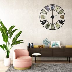 Horloge murale 70 cm vintage dans un salon style rétro
