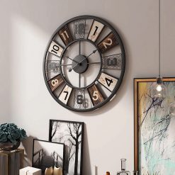 Horloge murale industrielle vintage dans le séjour