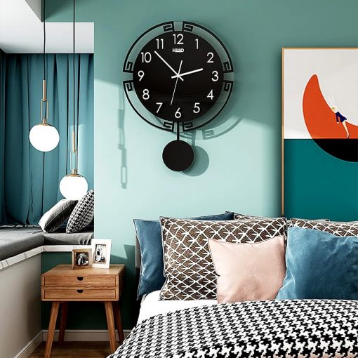 Horloge pendule murale style vintage dans une chambre cosy