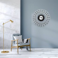 Horloge murale design silver pour une décoration dans le salon