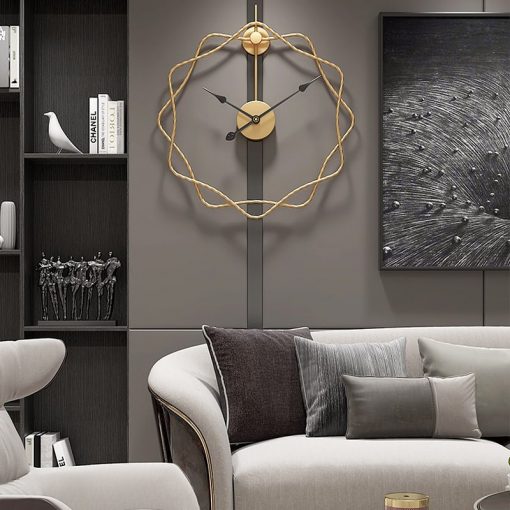 Horloge silencieuse design dans un salon