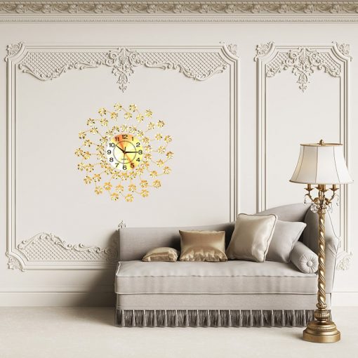 Horloge décorative murale dans un salon chic et luxueux