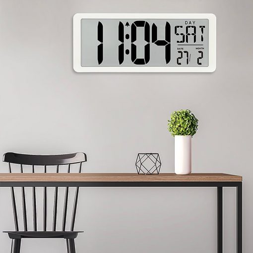 Horloge digitale led murale dans une cuisine