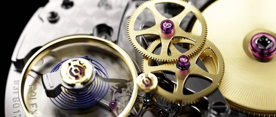 Horloge mécanique avec rouages, engrenages et mécanisme apparents
