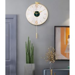 Horloge murale pendule moderne dans un salon design